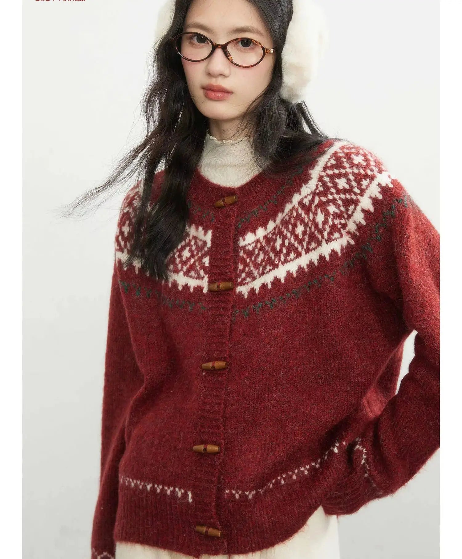 Retro Red Christmas Jacquard Sweater For Women 2025 Autumn/Winter New Collection With Horn Button Design Round Neck Cardigan