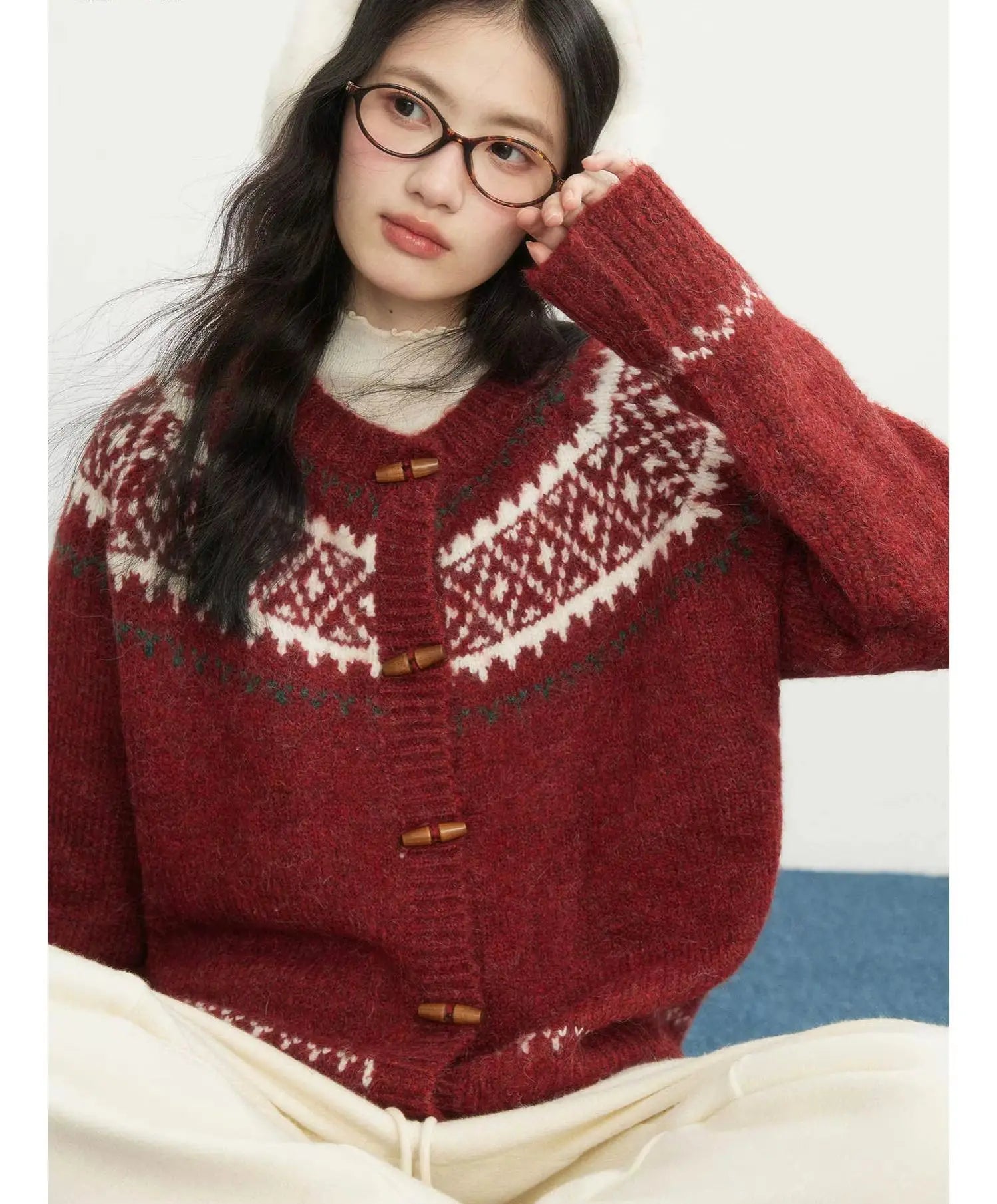 Retro Red Christmas Jacquard Sweater For Women 2025 Autumn/Winter New Collection With Horn Button Design Round Neck Cardigan